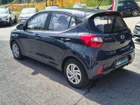 Usado Hyundai i10 Advanced 67 CV (49 kW) 2023 Gris Utilitario