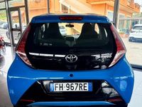 Usata Toyota Aygo X-play 69 CV (50 kW) 2017 Blu Utilitaria