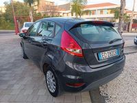 Usata Ford Fiesta 92 CV (67 kW) 2010 Grigio Utilitaria