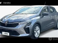 Begagnad Renault Clio V Evolution 90 HK (66 kW) 2023 Grå Sedan