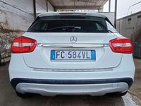 Usata Mercedes GLA180 Business 109 CV (80 kW) 2016 Bianco SUV