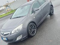 Usata Opel Astra Cosmo 110 CV (80 kW) 2011 Marrone Berlina