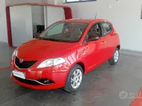 Usata Lancia Ypsilon Silver 80 CV (58 kW) 2016 Rosso Utilitaria