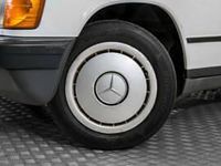 Usata Mercedes 190 73 CV (53 kW) 1985 Bianco Berlina