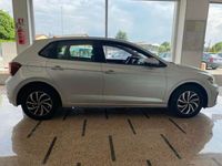 Usata VW Polo Life 95 CV (69 kW) 2022 Argento metallizzato Berlina