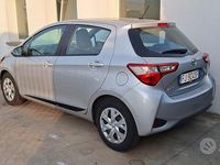 Usata Toyota Yaris 69 CV (50 kW) 2017 Grigio Utilitaria