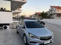 Usata Opel Astra Innovation 105 CV (77 kW) 2017 Grigio Berlina