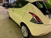 Usata Lancia Ypsilon Platinum 69 CV (50 kW) 2016 Bianco Utilitaria