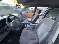 Usata Kia Carnival LX 144 CV (105 kW) 2002 Argento Monovolume