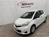 Usata Toyota Yaris Lounge 69 CV (50 kW) 2012 Bianco Utilitaria