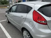 Usata Ford Fiesta Titanium 82 CV (60 kW) 2010 Bianco Berlina