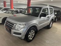 Usata Mitsubishi Pajero Instyle 200 CV (147 kW) 2016 Argento SUV