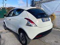 Usata Lancia Ypsilon Gold 85 CV (62 kW) 2013 Bianco Utilitaria