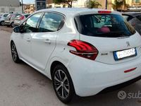 Usata Peugeot 208 Allure 110 CV (80 kW) 2017 Bianco Utilitaria