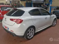 Usata Alfa Romeo Giulietta Quadrifoglio Verde 235 CV (172 kW) 2013 Bianco Utilitaria
