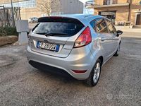 Usata Ford Fiesta 75 CV (55 kW) 2014 Grigio Utilitaria
