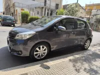 Usata Toyota Yaris 90 CV (66 kW) 2011 Grigio Utilitaria