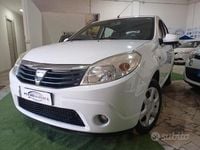 Usata Dacia Sandero Lauréate 72 CV (52 kW) 2010 Bianco Berlina