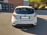 Usata Ford Fiesta 60 CV (44 kW) 2013 Bianco Utilitaria