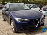 Usata Alfa Romeo Stelvio Super 209 CV (153 kW) 2017 Blu/azzurro SUV