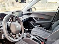 Usata Peugeot 2008 Active 131 CV (96 kW) 2022 Bianco SUV