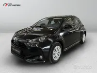 Usata Toyota Yaris Hybrid Active 116 CV (85 kW) 2021 Nero Berlina