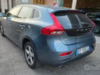 Usata Volvo V40 Momentum 150 CV (110 kW) 2013 Blu Berlina