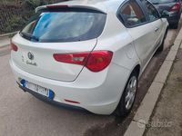 Usata Alfa Romeo Giulietta 105 CV (77 kW) 2013 Bianco Utilitaria