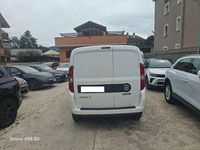Usata Fiat Doblò 105 CV (77 kW) 2022 Bianco Monovolume