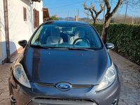 Usata Ford Fiesta 96 CV (70 kW) 2011 Grigio Utilitaria