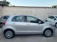 Usata Toyota Yaris Lounge 69 CV (50 kW) 2011 Grigio Utilitaria