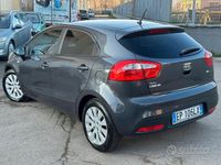 Usata Kia Rio EX 74 CV (54 kW) 2012 Grigio Berlina