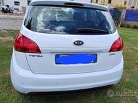 Usata Kia Venga 90 CV (66 kW) 2012 Bianco Utilitaria