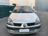 Usata Renault Clio II Expression 65 CV (47 kW) 2001 Grigio Utilitaria