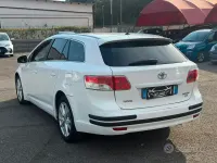Usata Toyota Avensis Executive 150 CV (110 kW) 2011 Bianco Station wagon