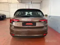 Usata Fiat Tipo Easy 120 CV (88 kW) 2018 Marrone Berlina