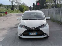 Begagnad Toyota Aygo X-wave 69 HK (50 kW) 2016 Vit Halvkombi