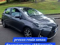 Usata Toyota Yaris Hybrid Active 73 CV (53 kW) 2018 Grigio Berlina