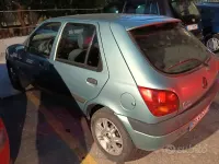 Usata Ford Fiesta 49 CV (36 kW) 1999 Verde Utilitaria