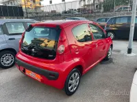 Usata Peugeot 107 68 CV (50 kW) 2012 Rosso Utilitaria
