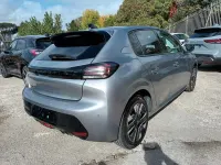 Usata Peugeot 208 Allure 101 CV (74 kW) 2024 Argento Utilitaria
