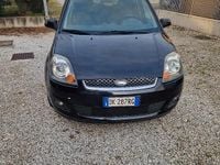 Usata Ford Fiesta 68 CV (50 kW) 2006 Nero Utilitaria