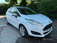 Usata Ford Fiesta 80 CV (58 kW) 2013 Bianco Berlina