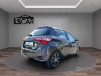 Usata Toyota Yaris Hybrid Active 73 CV (53 kW) 2018 Grigio Berlina