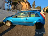 Gebraucht Ford Fiesta 68 PS (50 kW) 2004 Blau Kleinwagen