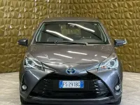 Usata Toyota Yaris Hybrid Cool 73 CV (53 kW) 2018 Grigio Berlina