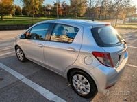Usata Toyota Yaris 69 CV (50 kW) 2014 Grigio Utilitaria