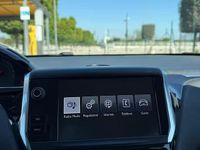 Usata Peugeot 208 68 CV (50 kW) 2015 Bianco Utilitaria