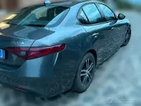 Usata Alfa Romeo Giulia 150 CV (110 kW) 2016 Grigio Berlina