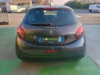 Begagnad Peugeot 208 82 HK (60 kW) 2016 Svart Halvkombi
